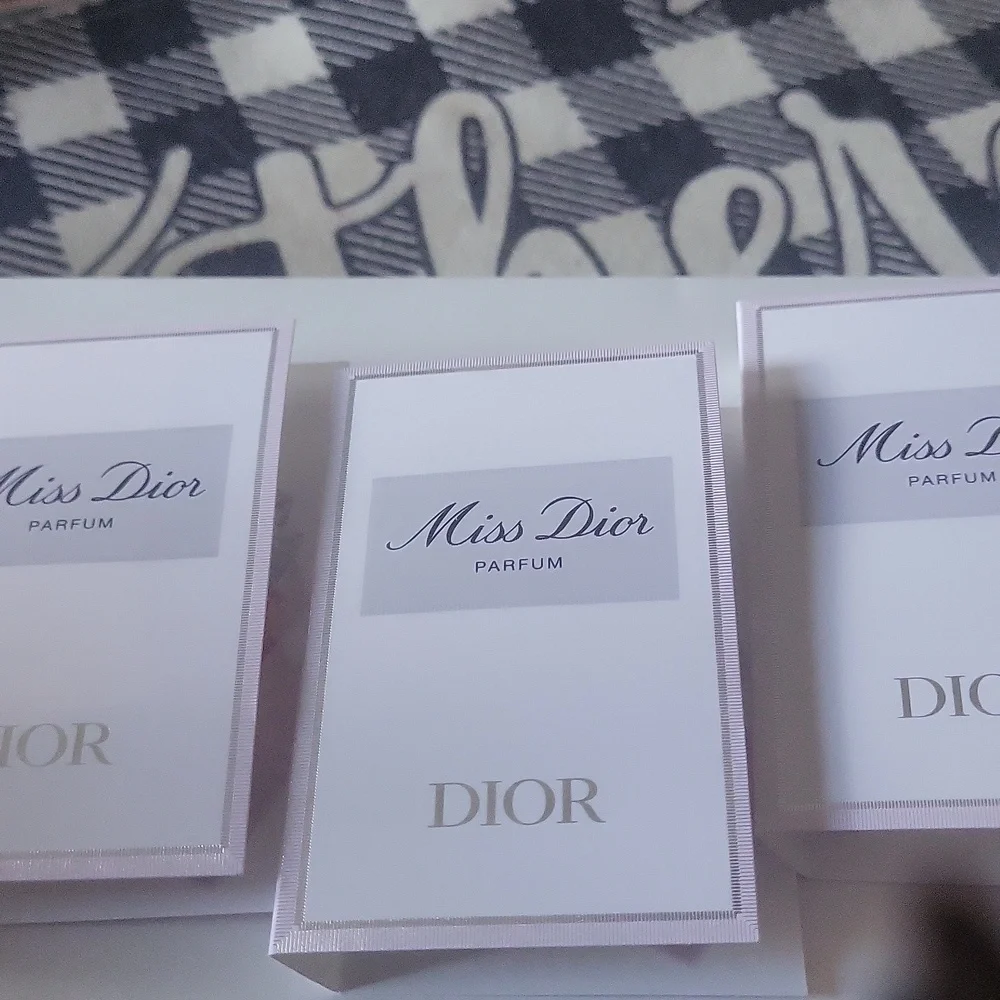 Dior Cherry Trio  Red Women's Clutch Or Makup Bag Boxed 3 Perfimes Plus One - Picture 4 of 4